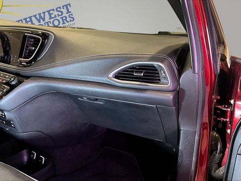 Used 2020 Chrysler Pacifica Limited w/ Advanced Safetytec Group FWD image 28