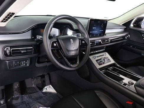 Used 2023 Lincoln Aviator Standard image 27