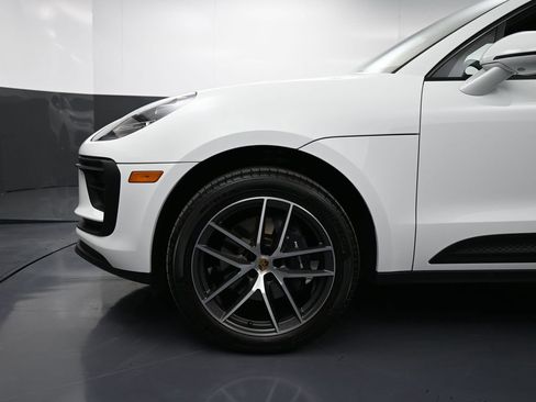 Certified 2025 Porsche Macan AWD/4WD image 12