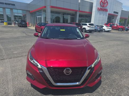 Used 2022 Nissan Altima 2.5 SV FWD image 2