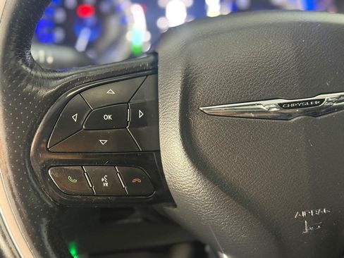Used 2019 Chrysler Pacifica Limited w/ Advanced Safetytec Group FWD image 31