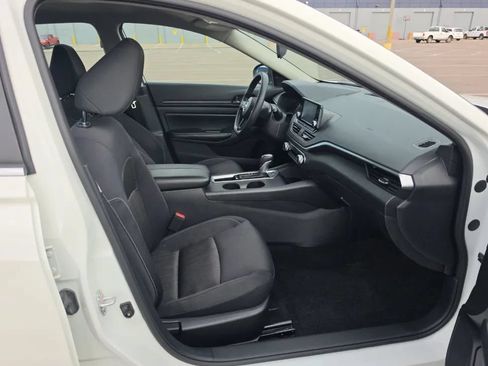Used 2024 Nissan Altima 2.5 S FWD image 13