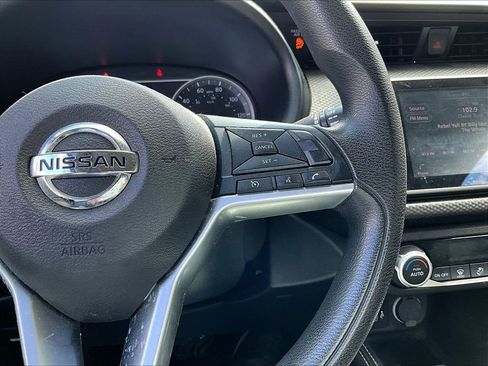 Used 2018 Nissan Kicks SV image 17
