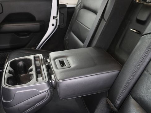 Used 2019 Jeep Wrangler Unlimited Sahara AWD/4WD image 34