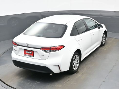 Used 2025 Toyota Corolla LE image 38