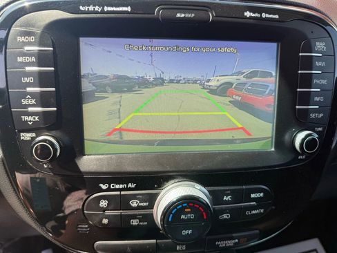 Used 2016 Kia Soul + w/ Audio Package image 12