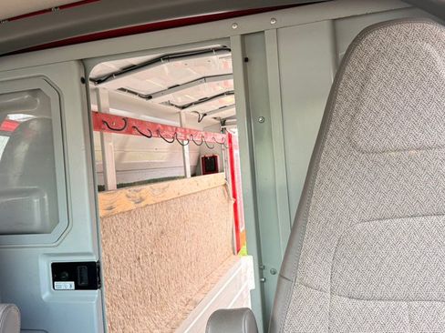 Used 2018 Chevrolet Express 3500 w/ Power Convenience Package RWD image 20