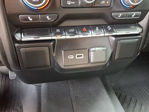 Used 2022 Chevrolet Silverado 1500 LT AWD/4WD image 13