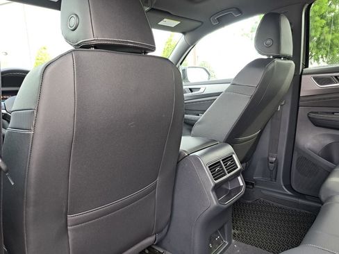 New 2026 Volkswagen Atlas Cross Sport SE FWD image 21