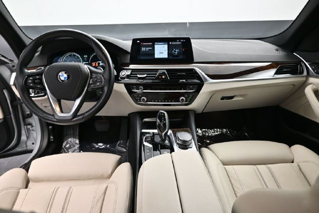 Used 2018 BMW 530e RWD image 14