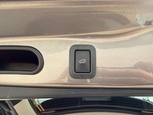 Certified 2016 Toyota Highlander XLE AWD/4WD image 21