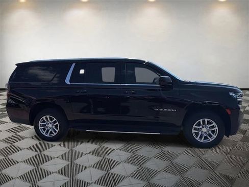 Used 2021 Chevrolet Suburban LT AWD/4WD image 4