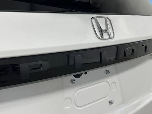 New 2025 Honda Pilot EX-L image 6