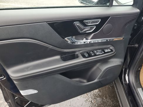 New 2026 Lincoln Corsair Premiere image 8