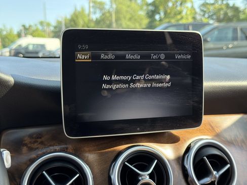 Used 2019 Mercedes-Benz GLA 250 4MATIC image 31