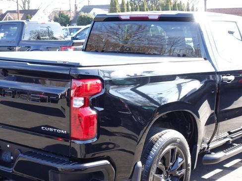 Used 2023 Chevrolet Silverado 1500 Custom image 10