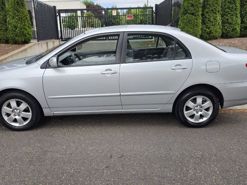 Used 2005 Toyota Corolla LE w/ Audio Value Pkg FWD image 8