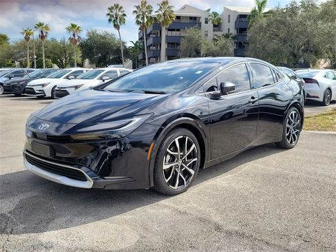 Used 2025 Toyota Prius XSE image 2