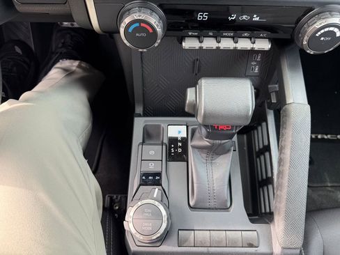 Used 2024 Toyota Tacoma TRD Sport image 25