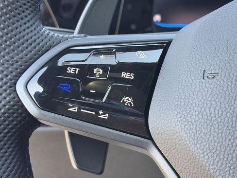 Used 2022 Volkswagen Golf R image 30