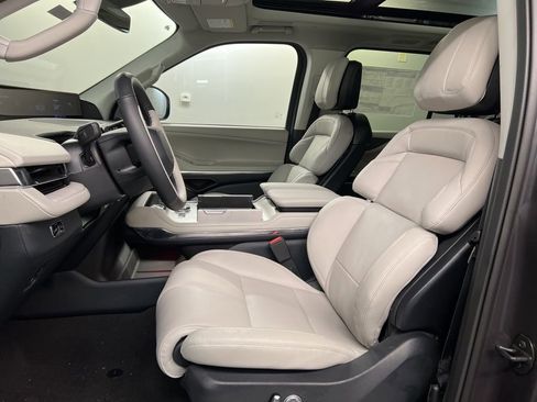 New 2025 Lincoln Navigator Reserve image 29