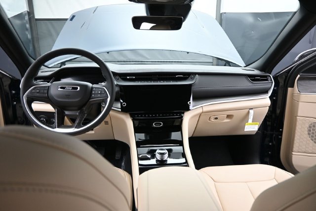 New 2026 Jeep Grand Cherokee Limited AWD/4WD image 9