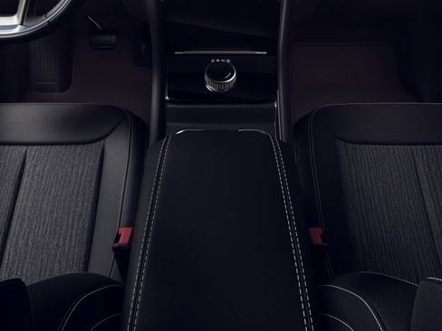 New 2026 Jeep Grand Cherokee Laredo image 4