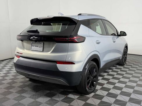 Used 2023 Chevrolet Bolt EUV LT w/ Convenience Package FWD image 6