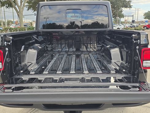 Used 2022 Jeep Gladiator Sport image 12