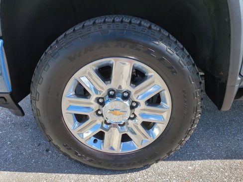 Used 2025 Chevrolet Silverado 3500 High Country w/ Technology Package image 11