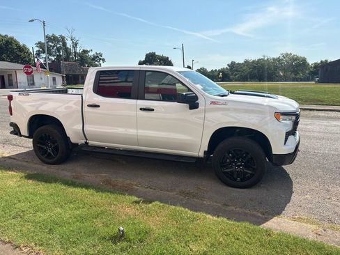 Used 2024 Chevrolet Silverado 1500 LT Trail Boss w/ Convenience Package II AWD/4WD image 8