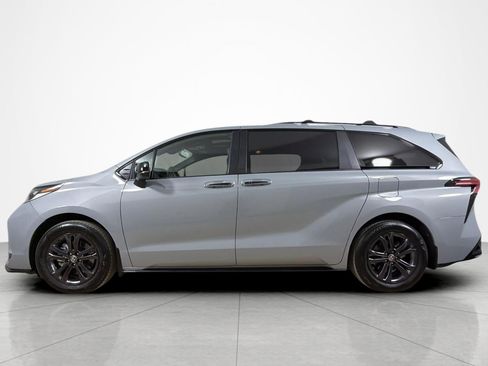 Used 2025 Toyota Sienna XSE w/ XSE Plus Package AWD/4WD image 2