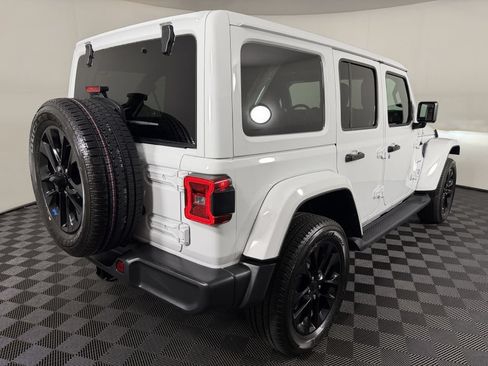 Used 2023 Jeep Wrangler Unlimited Sahara AWD/4WD image 5