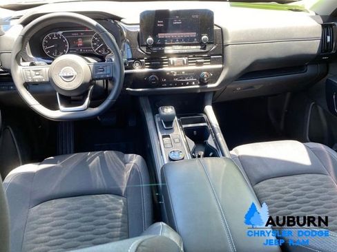 Used 2024 Nissan Pathfinder SV AWD/4WD image 32
