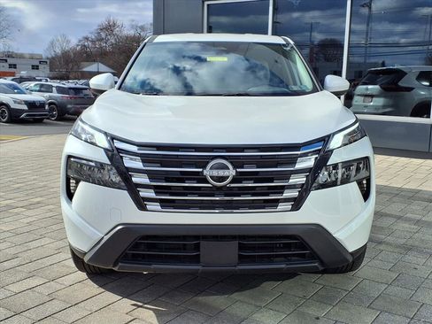 Certified 2025 Nissan Rogue SV image 9