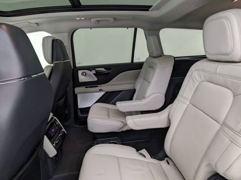 Used 2025 Lincoln Aviator Reserve w/ Luxury Package AWD/4WD image 38