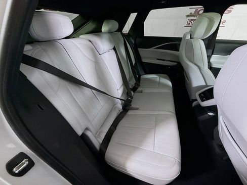Used 2024 Cadillac Lyriq Luxury AWD/4WD image 31
