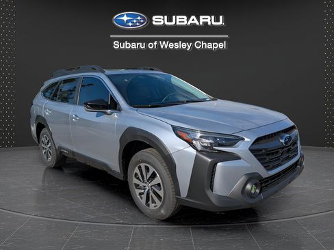 Used 2025 Subaru Outback Limited AWD/4WD image 2
