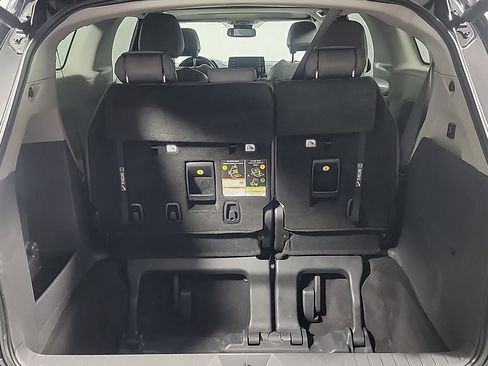 Used 2022 Toyota Sienna XLE image 9