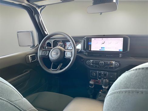 Used 2024 Jeep Wrangler Unlimited Rubicon image 25