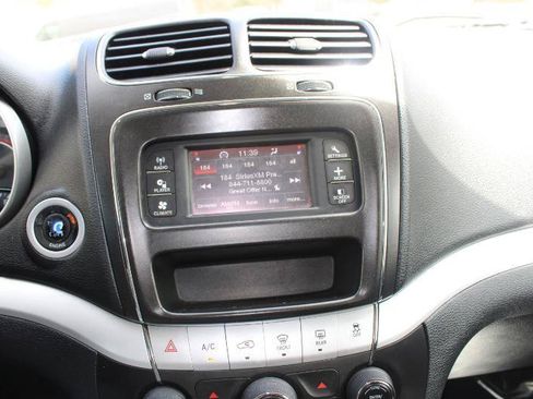 Used 2011 Dodge Journey Mainstreet FWD image 22
