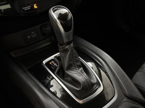 Used 2019 Nissan Rogue S w/ Special Edition Package FWD image 18