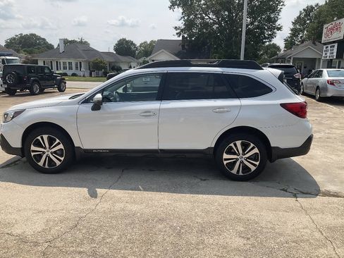 Used 2018 Subaru Outback 3.6R Limited AWD/4WD image 6