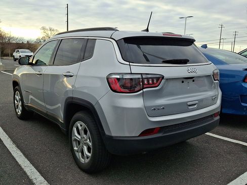 Used 2024 Jeep Compass Latitude image 3