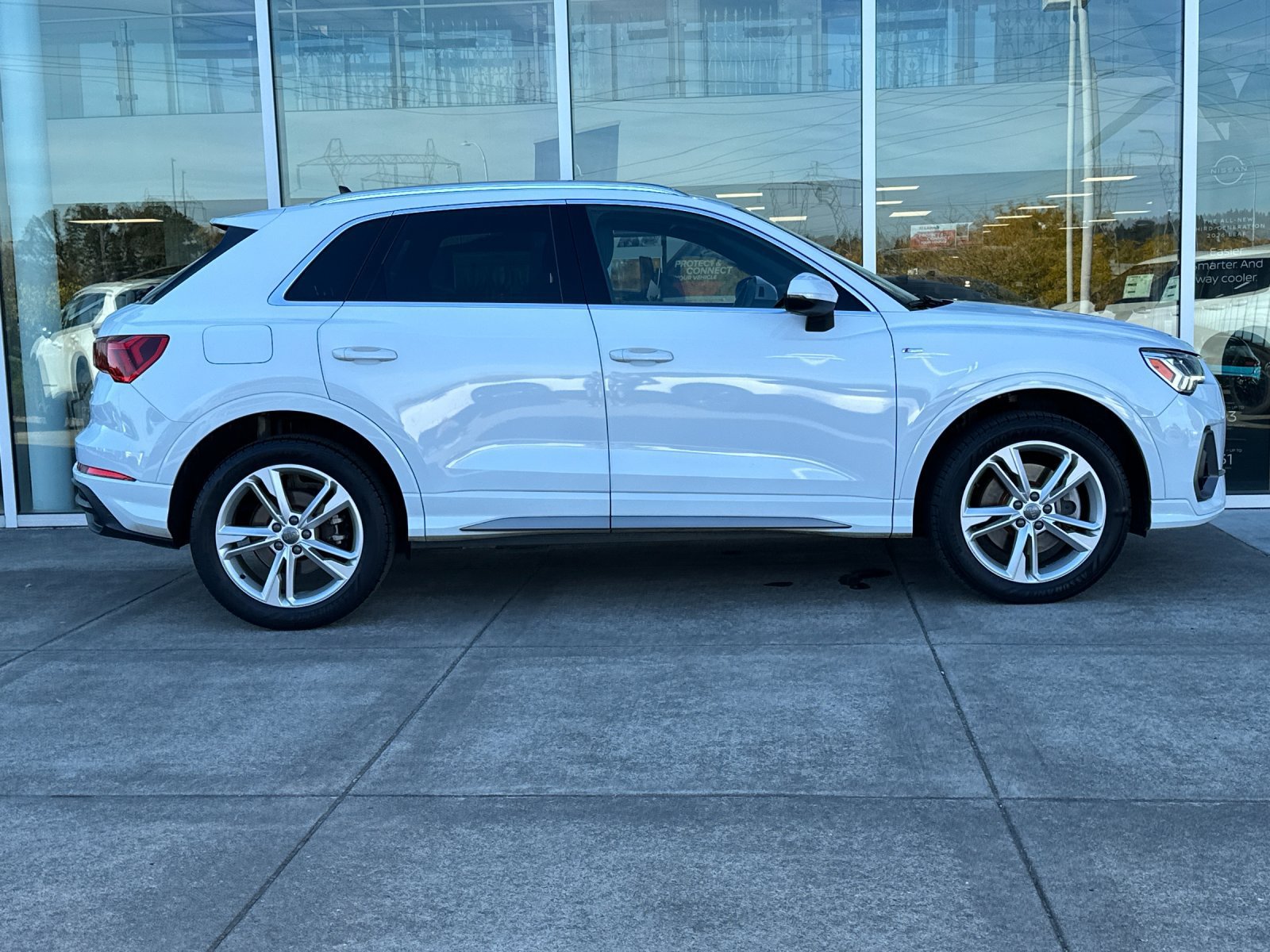 Used 2020 Audi Q3 2.0T Premium Plus w/ Premium Plus Package AWD/4WD image 3