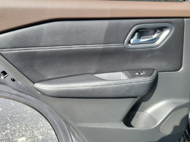 Used 2023 Nissan Rogue SV w/ SV Premium B Package FWD image 11
