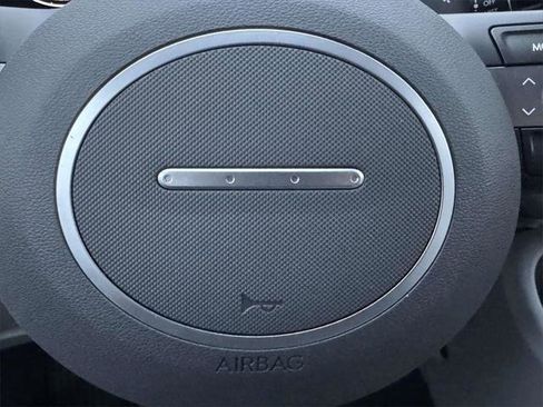 Used 2025 Hyundai Kona SEL image 35