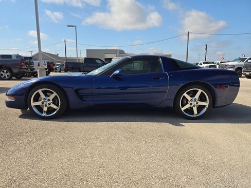 Used 2004 Chevrolet Corvette Coupe w/ Preferred Equipment Group RWD image 6