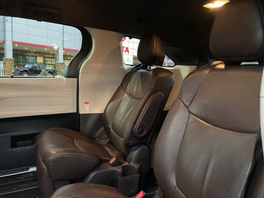 Certified 2024 Toyota Sienna Platinum FWD image 10
