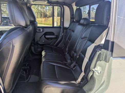 Used 2021 Jeep Gladiator Willys image 10